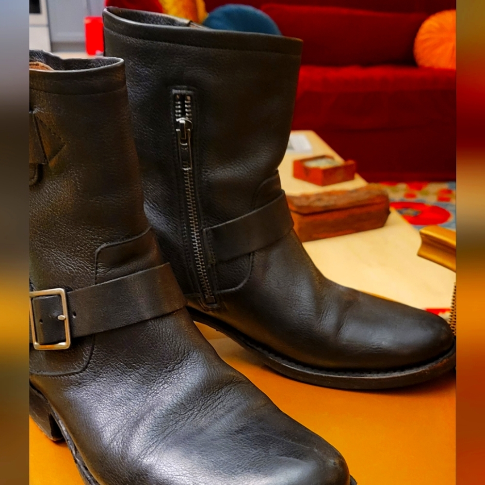 New Frye Boots 9.5